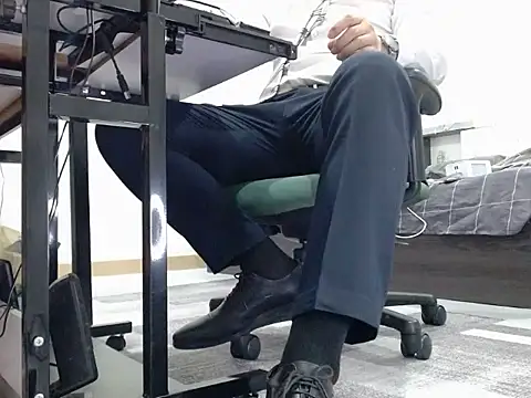 Snapshot of softlyS chatting on December 13, 2024, 2:16 pm softlyS online show from December 13, 2024, 2:16 pm