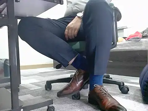 Snapshot of softlyS chatting on December 23, 2024, 4:28 pm softlyS online show from December 23, 2024, 4:28 pm