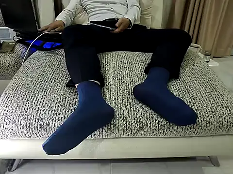 Snapshot of softlyS chatting on December 15, 2024, 3:20 pm softlyS online show from December 15, 2024, 3:20 pm