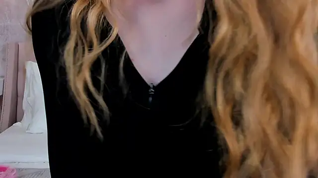 Snapshot of MichelleReid chatting on February 19, 2025, 8:12 am MichelleReid online show from February 19, 2025, 8:12 am