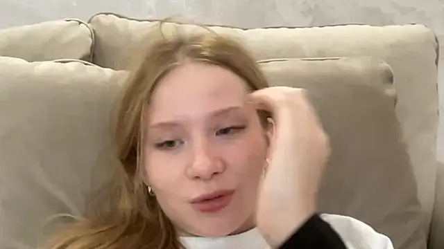 Snapshot of MichelleReid chatting on September 16, 2025, 6:31 pm MichelleReid online show from September 16, 2025, 6:31 pm