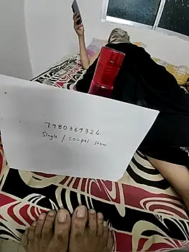 Snapshot of Feminaflaunt0105 chatting on February 4, 2025, 8:28 pm Feminaflaunt0105 online show from February 4, 2025, 8:28 pm