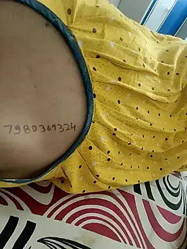 Snapshot of Feminaflaunt0105 chatting on February 2, 2025, 6:53 pm Feminaflaunt0105 online show from February 2, 2025, 6:53 pm