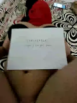 Snapshot of Feminaflaunt0105 chatting on February 5, 2025, 7:53 pm Feminaflaunt0105 online show from February 5, 2025, 7:53 pm