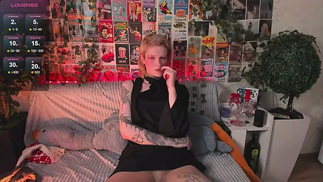 Snapshot of Simona_Rain chatting on September 14, 2025, 1:17 am Simona Rain online show from September 14, 2025, 1:17 am