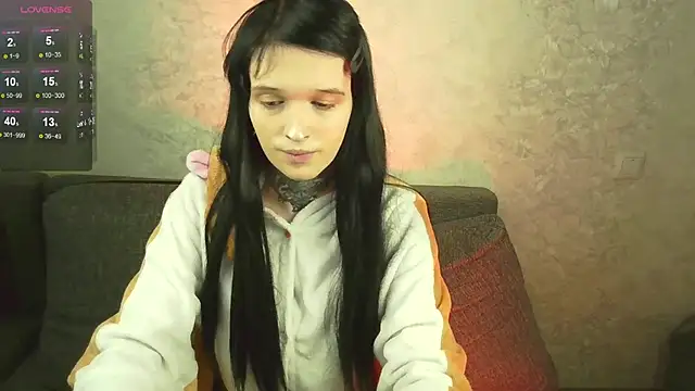 Snapshot of Simona_Rain chatting on February 19, 2025, 7:28 am Simona Rain online show from February 19, 2025, 7:28 am