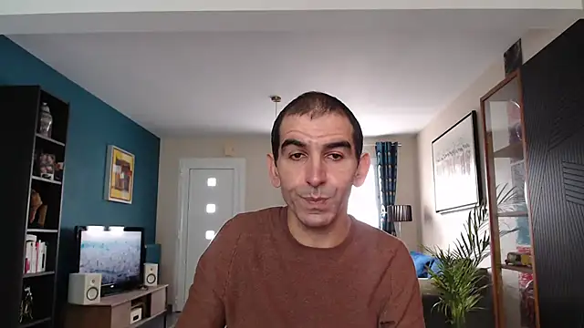 Snapshot of Samir_44200 chatting on December 18, 2024, 10:40 am Samir 44200 online show from December 18, 2024, 10:40 am