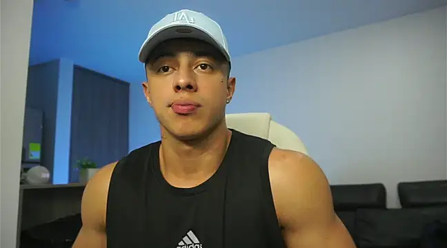 Snapshot of devin_hunter1 chatting on December 6, 2024, 3:35 am devin hunter1 online show from December 6, 2024, 3:35 am