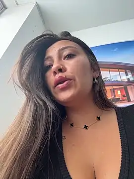 Snapshot of LIZ-06_ chatting on March 3, 2026, 1:51 pm LIZ-06 online show from March 3, 2026, 1:51 pm