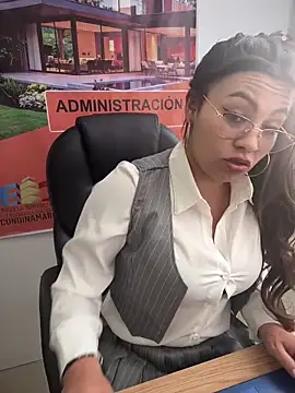 LIZ-06  online show from November 18, 2025, 3:26 pm