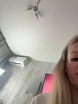 Snapshot of CaseyCumFace chatting on November 7, 2025, 1:37 pm CaseyCumFace online show from November 7, 2025, 1:37 pm