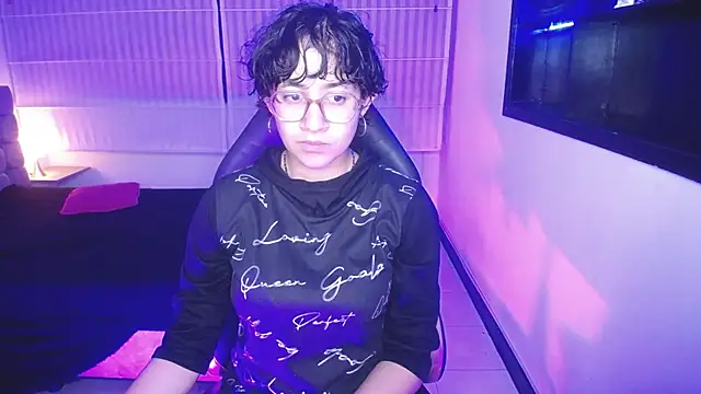 Lili Gomez  online show from January 9, 2026, 10:55 am