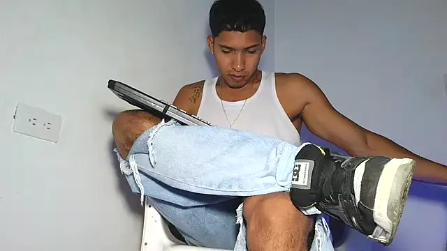 maximo vega newv online show from March 25, 2026, 8:19 pm