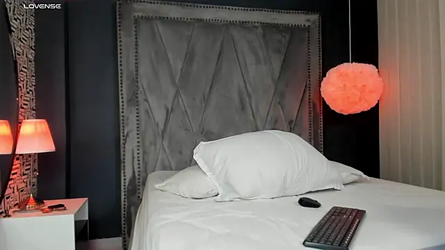 Pamela Johnsonn online show from November 11, 2025, 7:41 pm