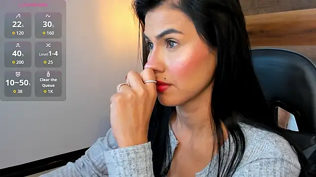 stephanya  online show from November 14, 2025, 8:45 pm