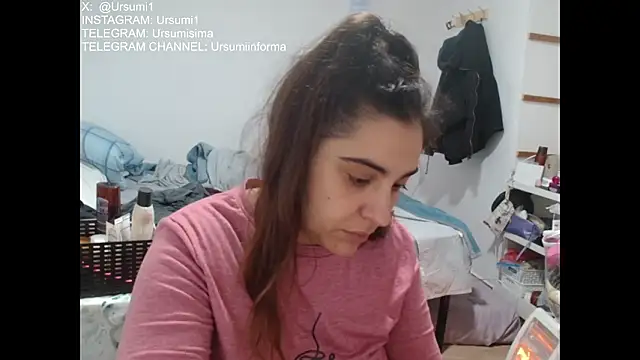 Snapshot of Ursumi1 chatting on February 4, 2026, 9:21 pm Ursumi1 online show from February 4, 2026, 9:21 pm