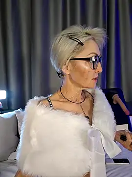 Milforja online show from April 9, 2026, 4:58 am