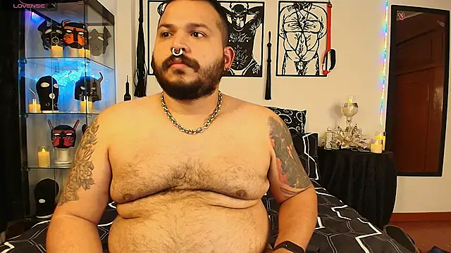 Snapshot of dannybear_ chatting on January 3, 2025, 9:15 pm dannybear online show from January 3, 2025, 9:15 pm