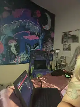 Snapshot of Hollyhudson123 chatting on March 19, 2025, 10:00 am Hollyhudson123 online show from March 19, 2025, 10:00 am