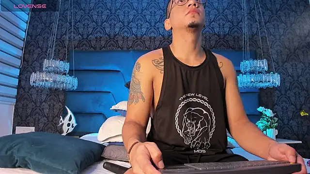 JoshMillerr  online show from October 9, 2025, 3:51 am