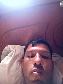 javiertigre32 online show from October 2, 2025, 2:09 pm