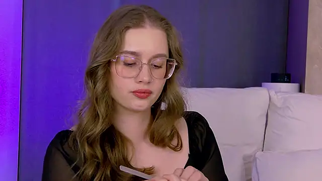 Snapshot of EllieHayes chatting on June 20, 2026, 1:27 pm EllieHayes online show from June 20, 2026, 1:27 pm