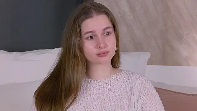 EllieHayes online show from April 27, 2026, 4:43 am
