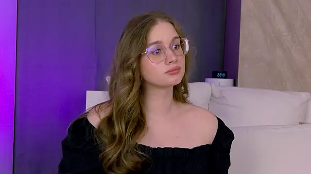 Snapshot of EllieHayes chatting on June 19, 2026, 4:57 pm EllieHayes online show from June 19, 2026, 4:57 pm