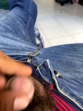 Snapshot of Deste223 chatting on October 17, 2025, 8:54 pm Deste223 online show from October 17, 2025, 8:54 pm