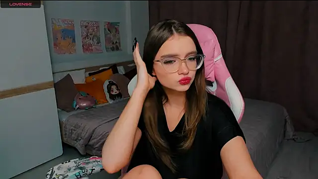 Sonya Glen online show from December 3, 2025, 2:34 am