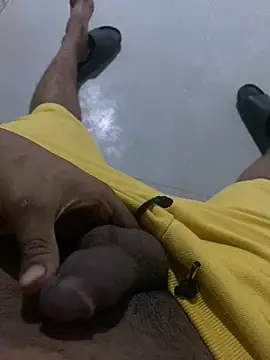 Snapshot of Lahcene chatting on November 3, 2025, 9:40 pm Lahcene online show from November 3, 2025, 9:40 pm