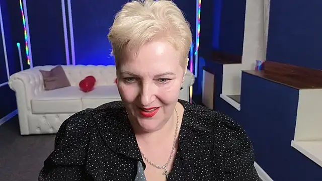 Sandra Snow online show from February 18, 2025, 9:31 pm