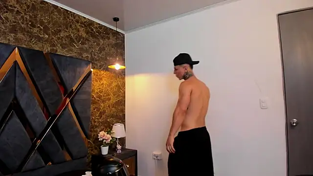 Flynn Riider online show from October 19, 2025, 1:41 am