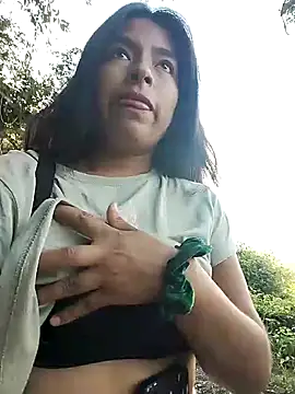 Snapshot of Danna-linyi chatting on February 5, 2025, 8:46 pm Danna-linyi online show from February 5, 2025, 8:46 pm