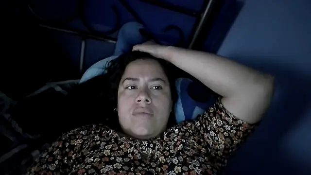 kivylovehot online show from April 27, 2026, 12:58 pm