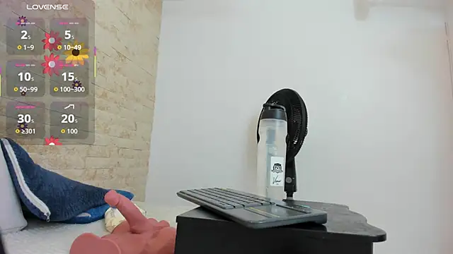 Snapshot of mia_roldan_ chatting on November 15, 2025, 12:31 pm mia roldan online show from November 15, 2025, 12:31 pm