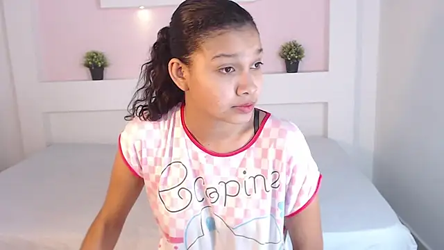 Snapshot of SelenaFox6 chatting on February 18, 2025, 10:16 am SelenaFox6 online show from February 18, 2025, 10:16 am