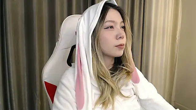 Babby Rabbit online show from October 27, 2025, 3:02 pm