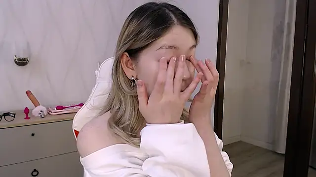 Babby Rabbit online show from September 9, 2025, 4:38 pm