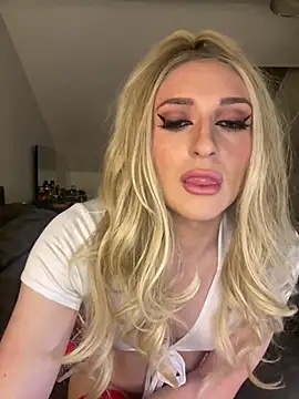 littlebambi26 online show from April 10, 2026, 11:23 pm