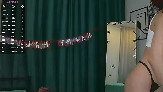 ElvaHilby online show from October 29, 2025, 1:04 am