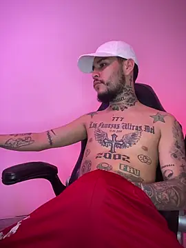 Junihn0 online show from November 18, 2025, 10:34 pm