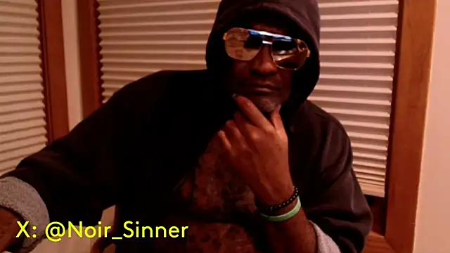 Snapshot of sinnernoir chatting on November 5, 2025, 5:21 am sinnernoir online show from November 5, 2025, 5:21 am