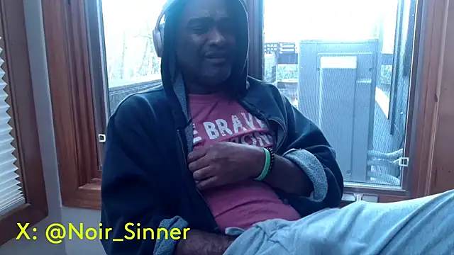 Snapshot of sinnernoir chatting on November 3, 2025, 4:32 pm sinnernoir online show from November 3, 2025, 4:32 pm