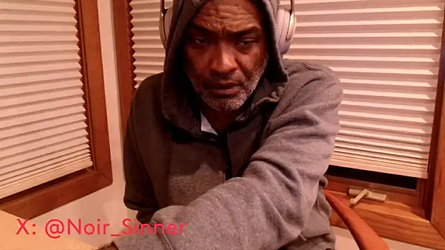 Snapshot of sinnernoir chatting on November 9, 2025, 10:52 am sinnernoir online show from November 9, 2025, 10:52 am