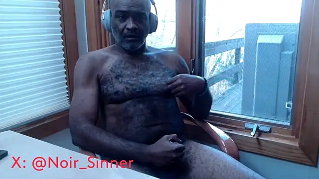 Snapshot of sinnernoir chatting on November 8, 2025, 5:49 pm sinnernoir online show from November 8, 2025, 5:49 pm