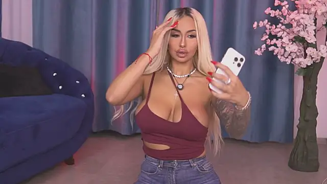 GoldenAmber online show from October 14, 2025, 4:35 am