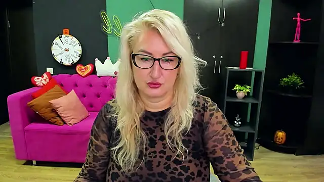 ChristyBrooks online show from November 12, 2025, 6:17 am