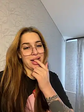 VikiDemi online show from September 28, 2025, 10:44 am