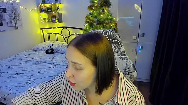 LinaTruly online show from December 4, 2025, 9:47 pm